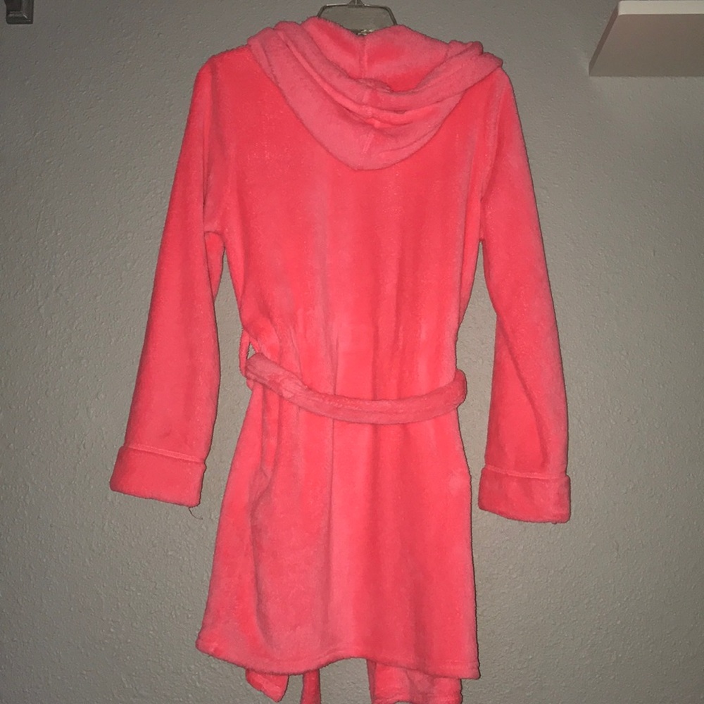 Pink Robe - Picture 3 of 3